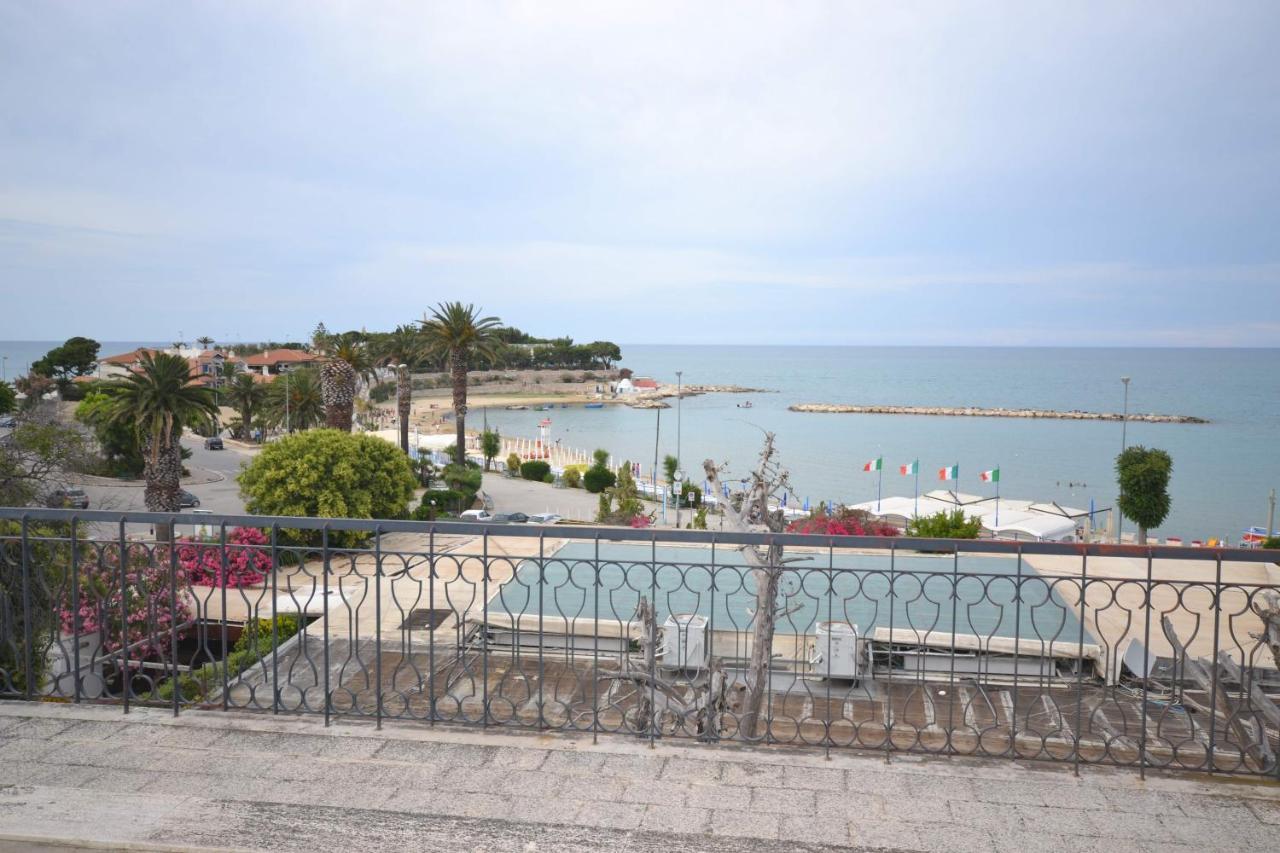 Bed and Breakfast Golden Bay Trani Exterior foto