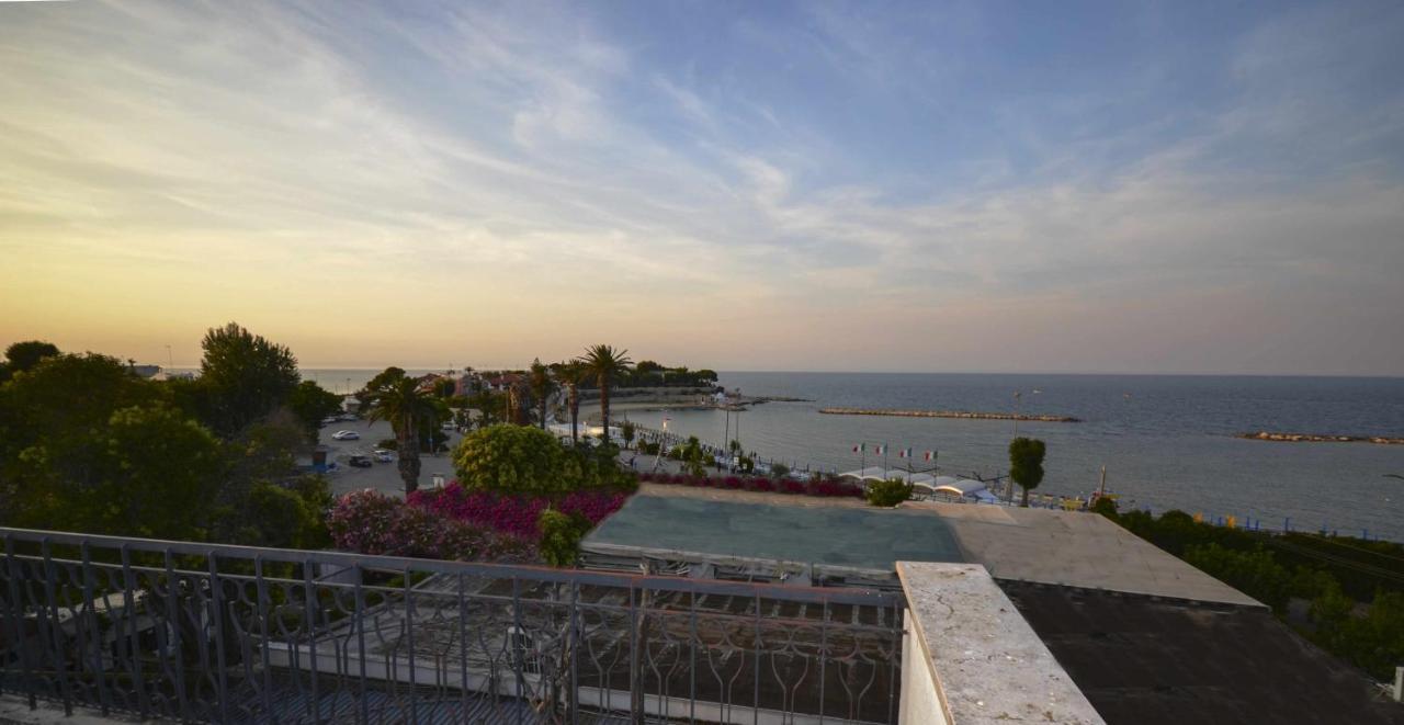 Bed and Breakfast Golden Bay Trani Exterior foto